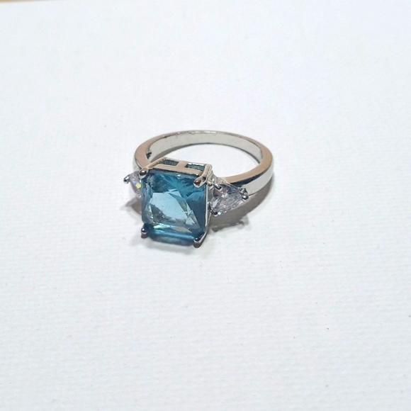 Blue zirconia ring size 8.75 - Picture 2 of 4